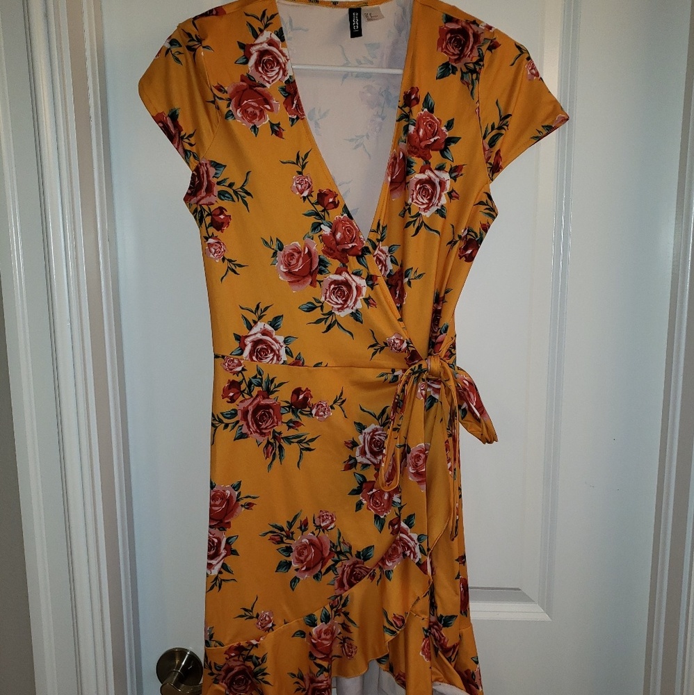 Perfect Spring/Summer floral wrap dress